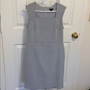 Women’s dress size 4